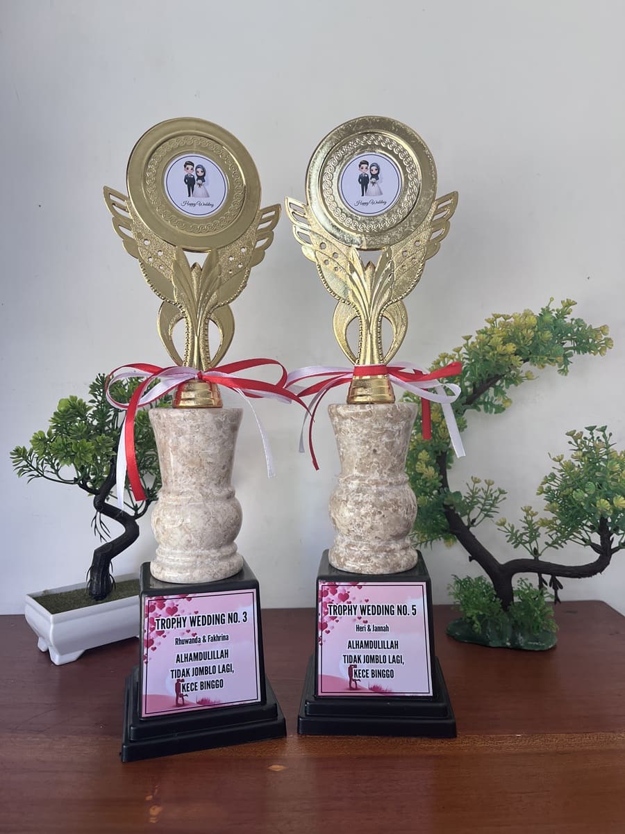 Piala Plastik