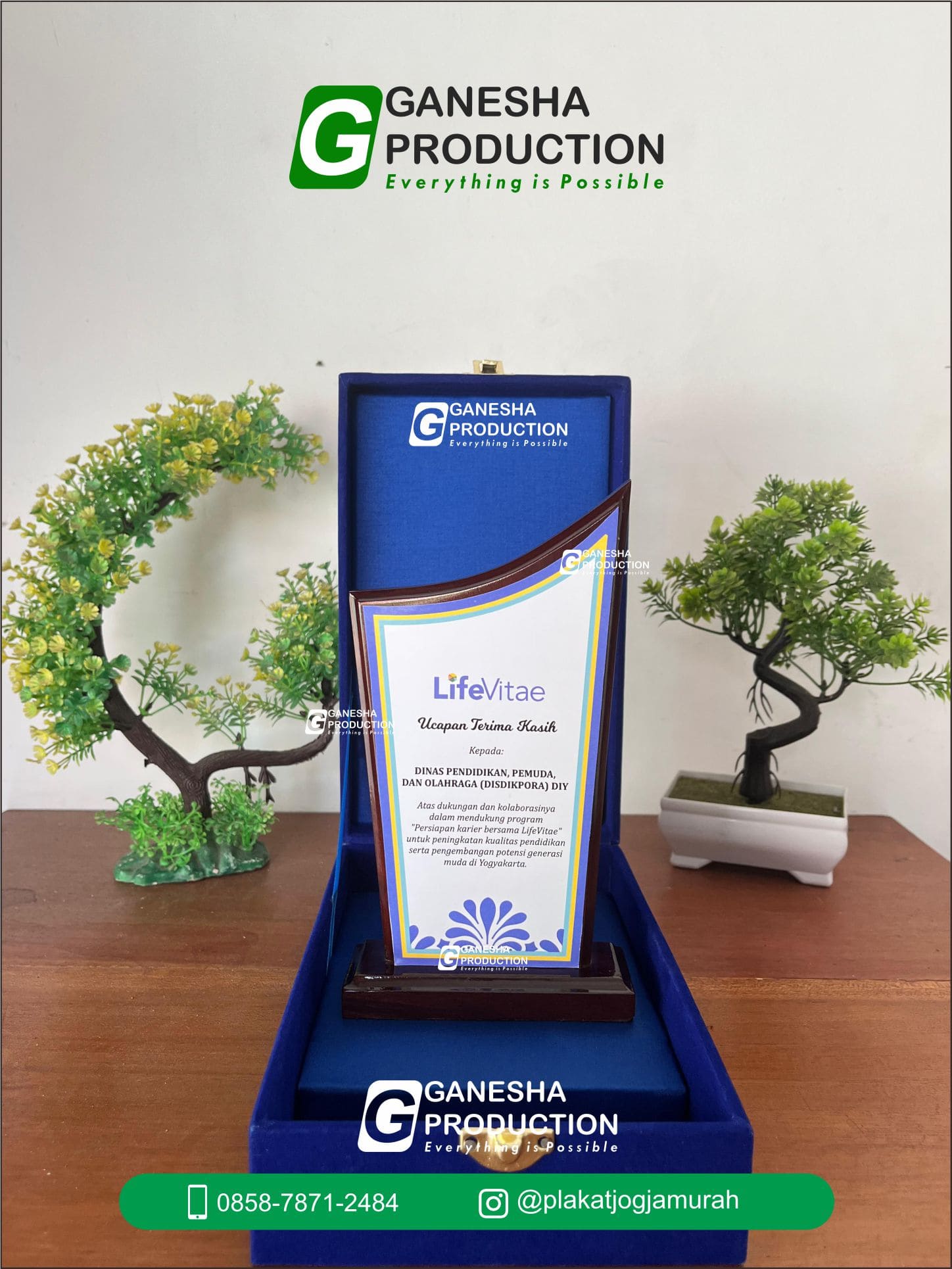 Plakat Kayu Eksklusif LifeVitae untuk Instansi dan Corporate
